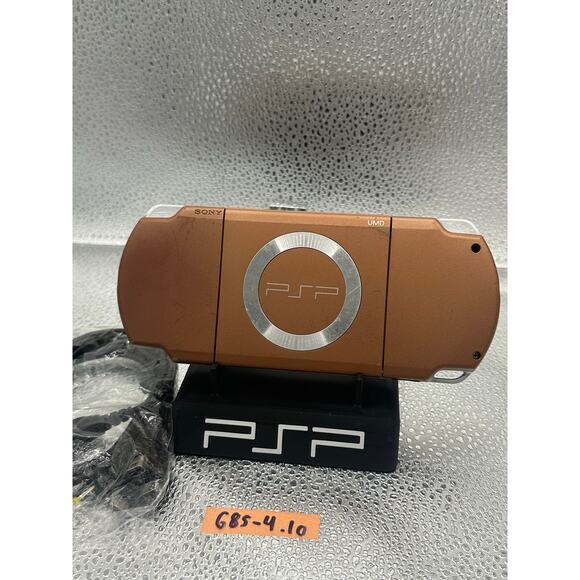 Bronze psp 2000 w/charger & new battery - Picture 3 of 7